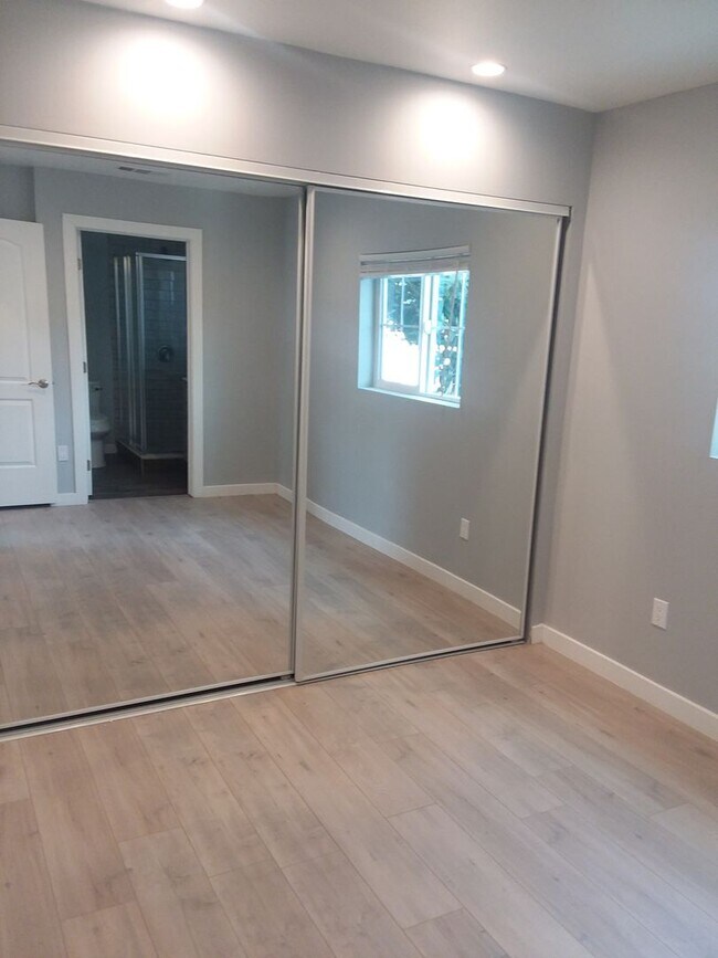 Building Photo - Estara Ave