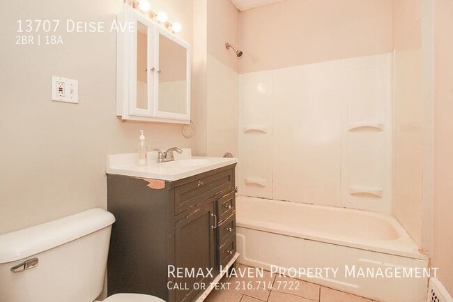 Building Photo - 13707 Deise Ave (UP) Cleveland, OH 44110? ...