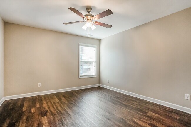 Building Photo - 104 W Webber Ln