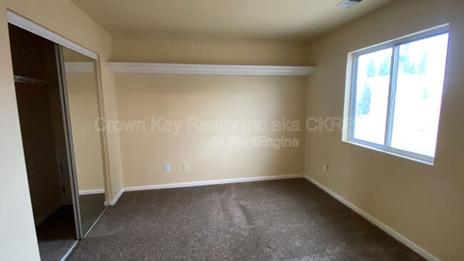 Building Photo - 1367 Gwerder St