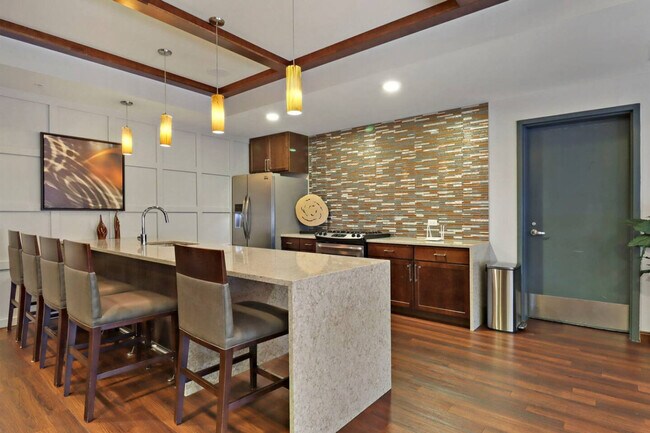 Building Photo - 256 N Addison Ave