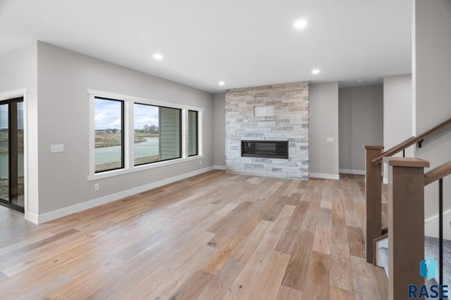 Building Photo - 1137 N Thompson Ave