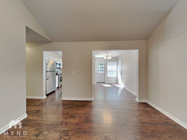 Building Photo - 207 Lake Forest Dr