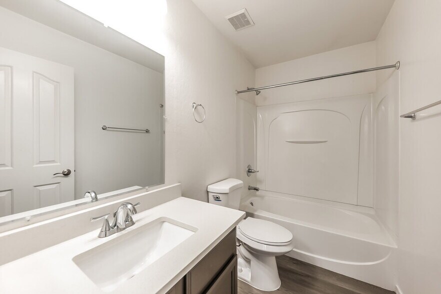 Building Photo - 4010 W Pollack St