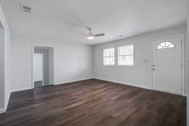 Building Photo - 2325 Elegans Dr