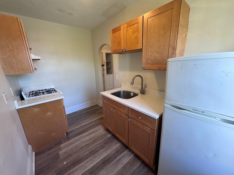 Building Photo - 349A Pleasant St
