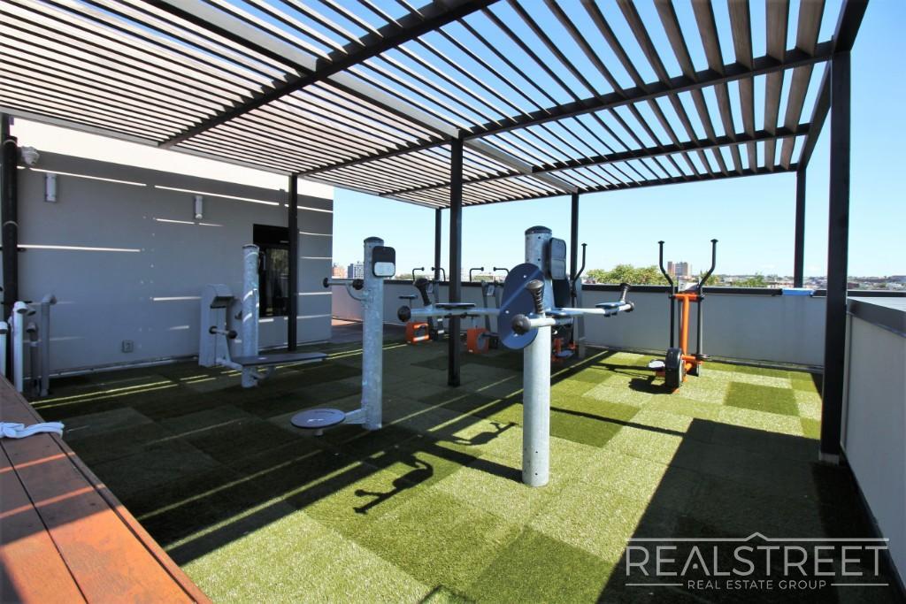Building Photo - Luxury 2 BR in Bushwick with Balcony & Roo...