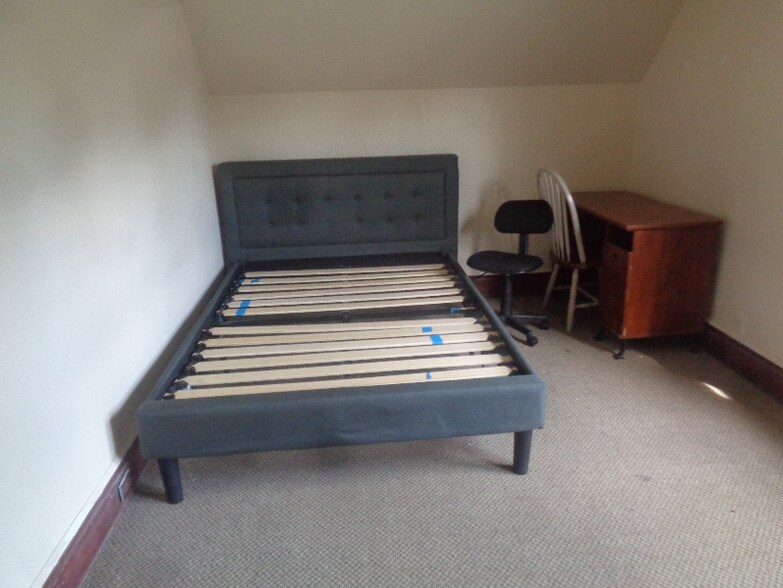 Building Photo - 803 Dewey Ave