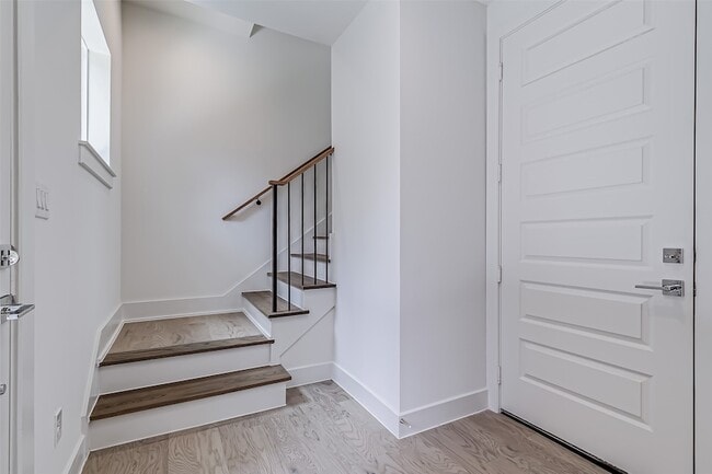 Building Photo - 6028 Lewis St