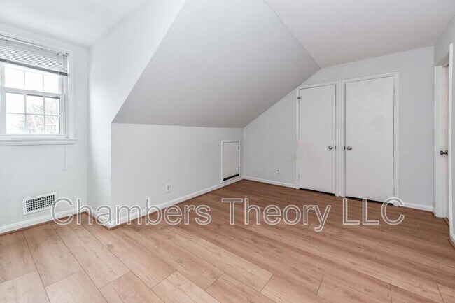 Building Photo - 3279 S Stafford St