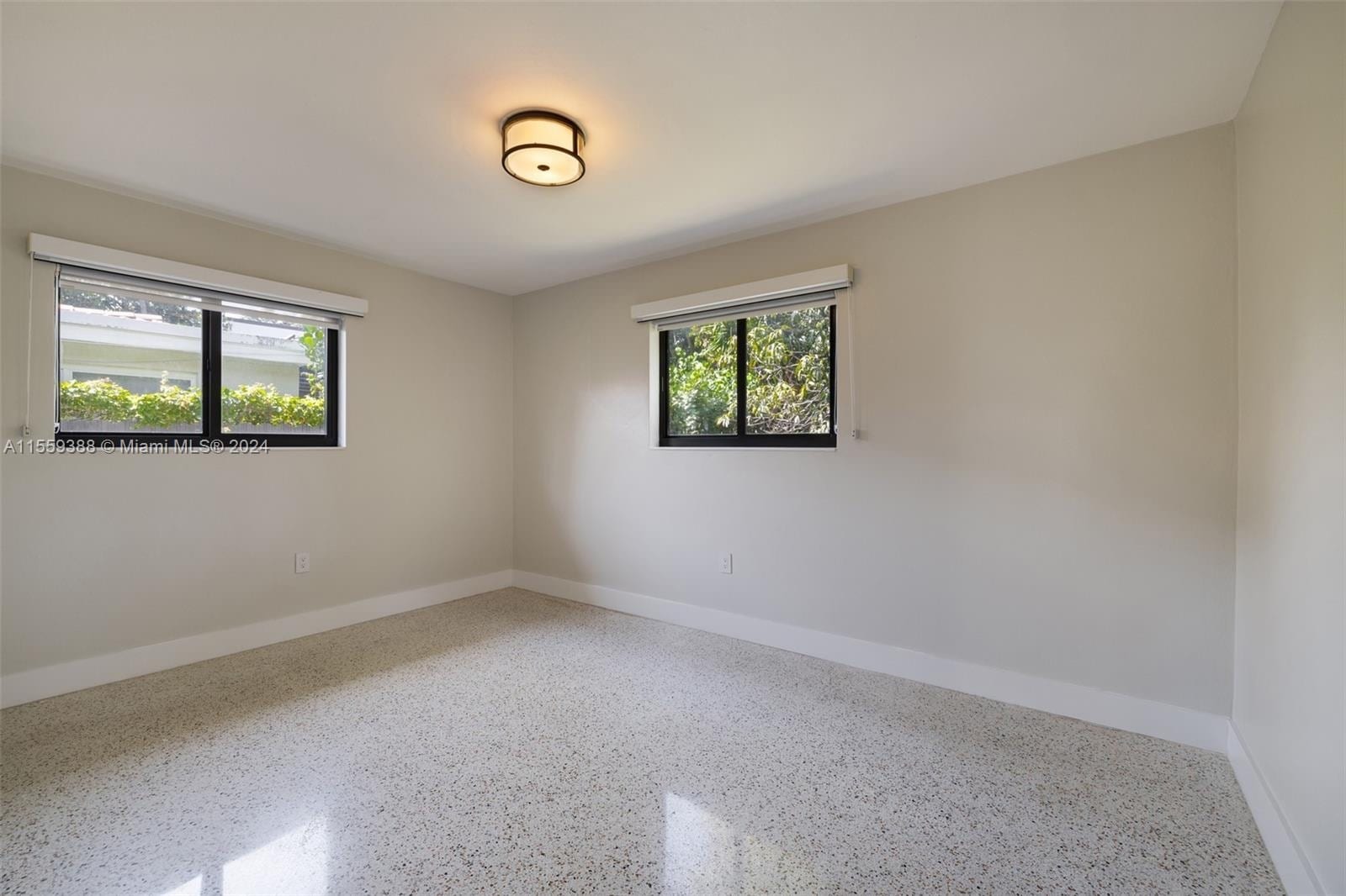 Building Photo - 2539 SW 20th St