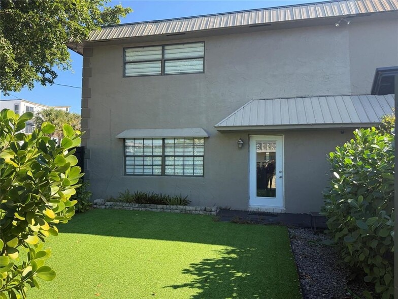 Building Photo - 608 NE 29th Dr