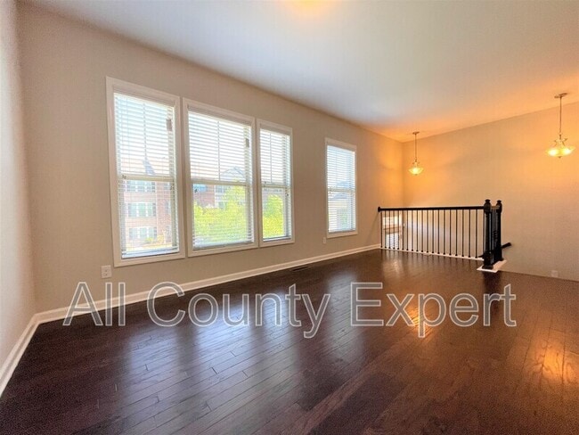 Building Photo - 912 Rose Way