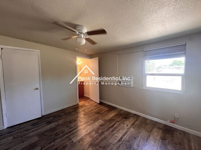 Building Photo - 3201 Leona Cir