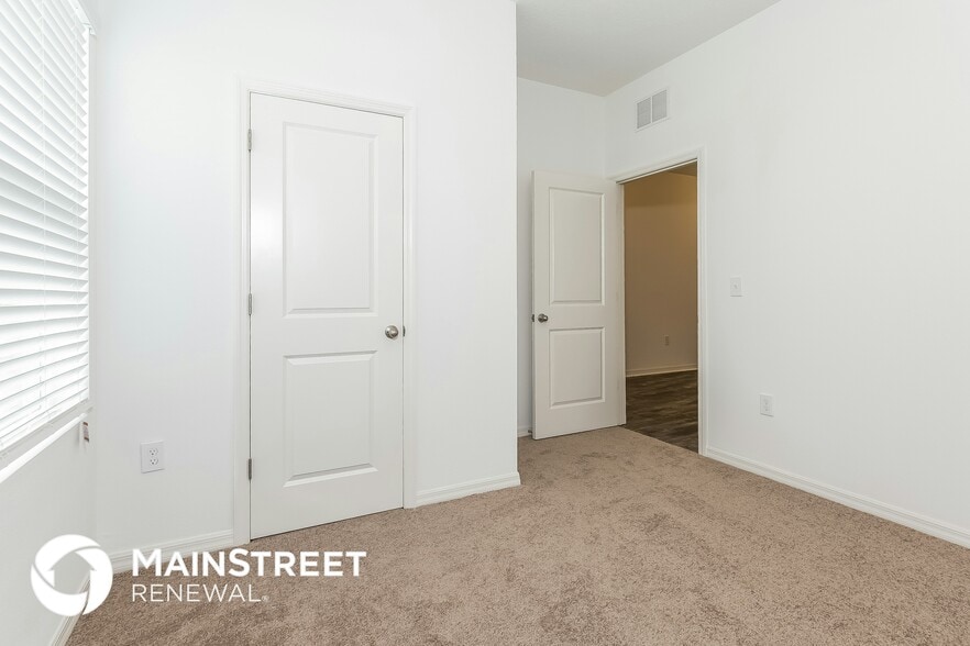 Building Photo - 194 Hidden Lk Lp