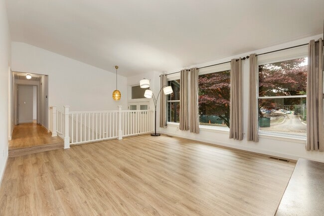 Building Photo - Newly Renovated Bothell Home Sitting on 1 Acre of Land!