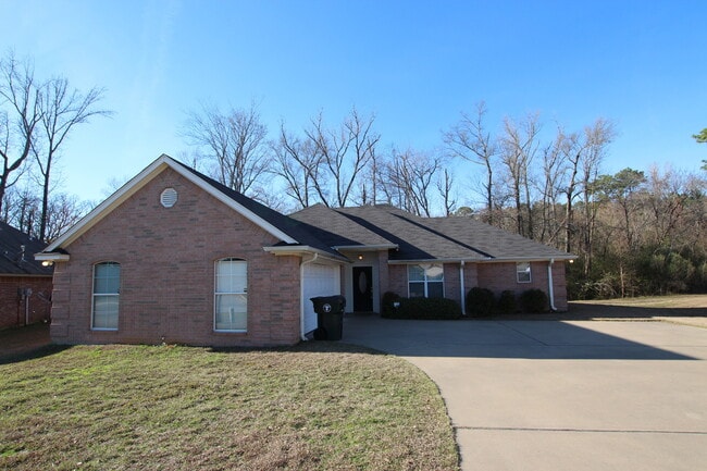 Building Photo - Stunning 3 Bedroom in Vineyard Estates Com...