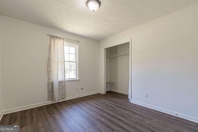 Building Photo - 926 Live Oak Ct