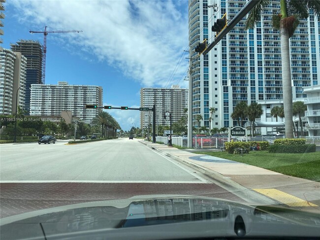 Building Photo - 1913 S Ocean Dr