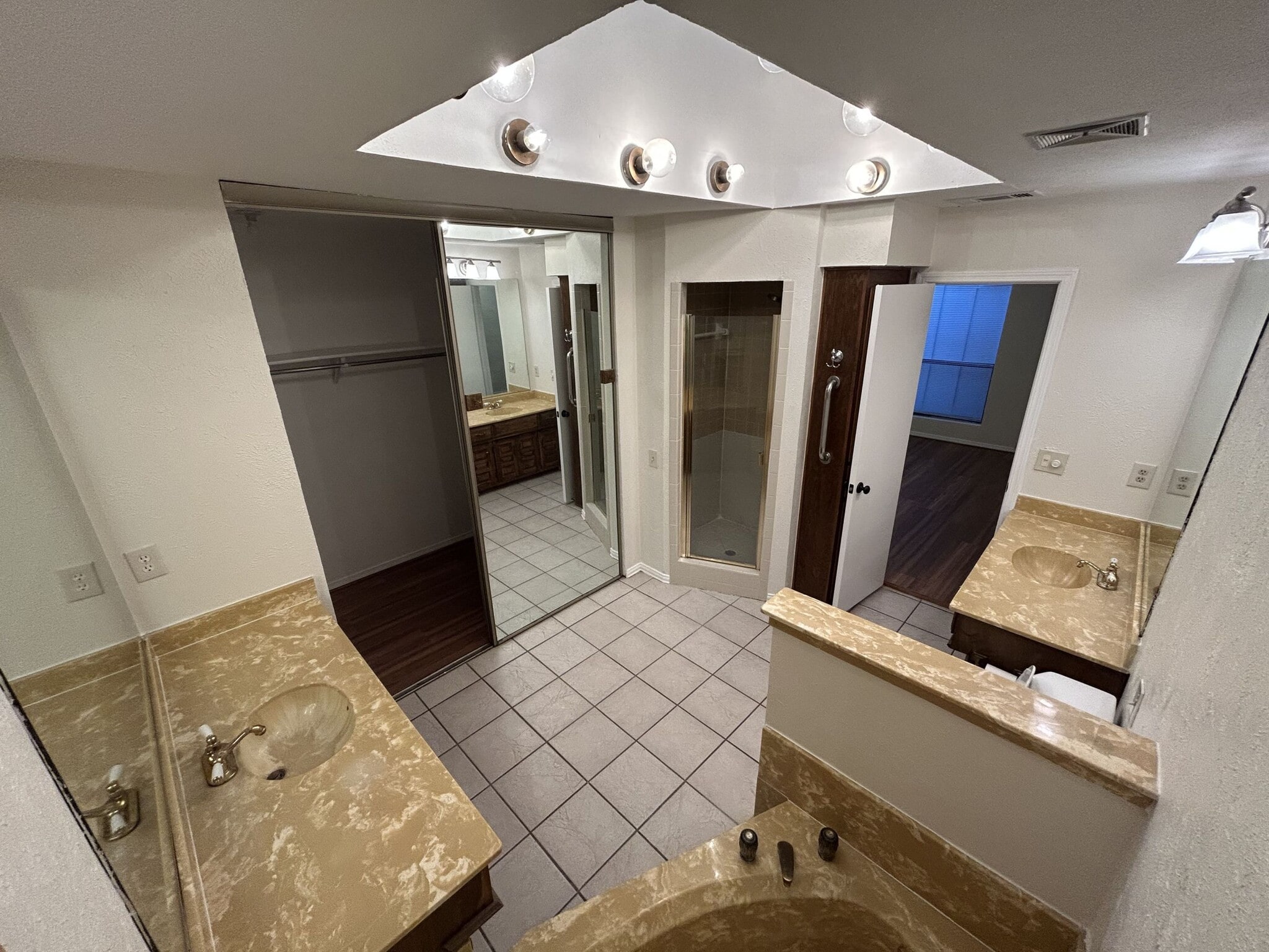 Building Photo - 16412 Lauder Ln