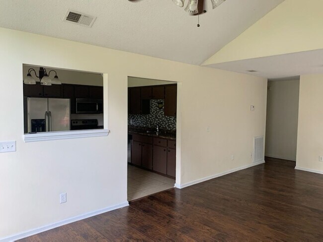 Building Photo - 706 Timber Ridge Trail