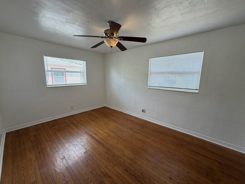 Building Photo - 2 Bed/1 Bath