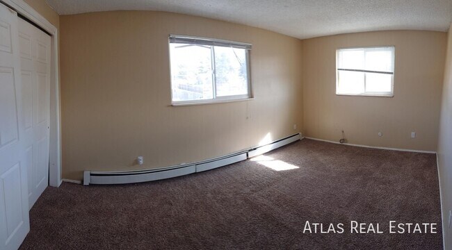 Building Photo - 910 Bishop Ct