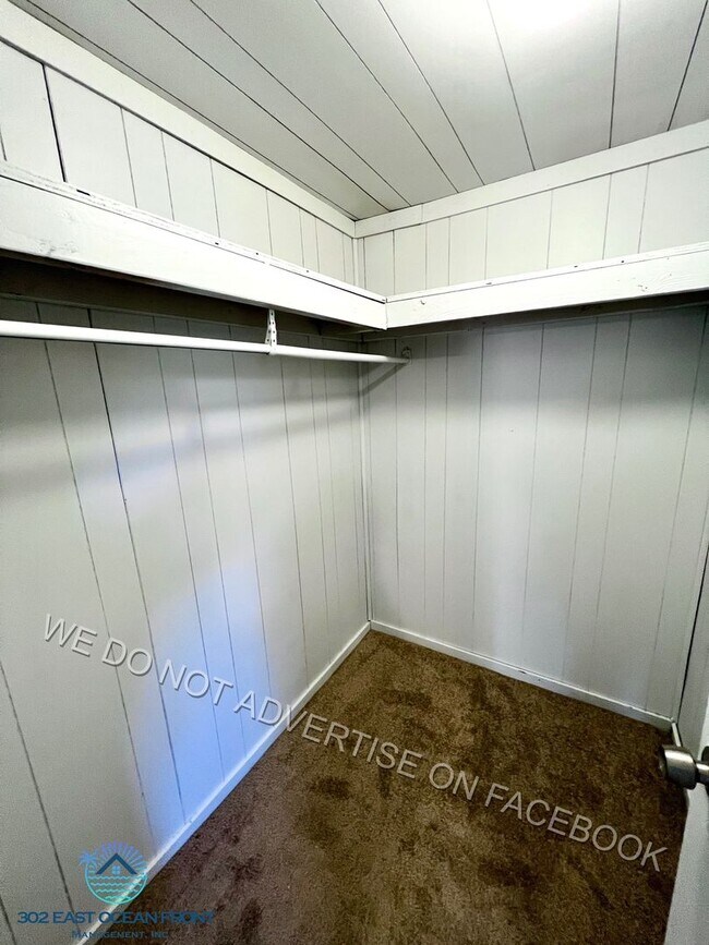 Building Photo - Updated and spacious 3 bedroom / 2 bathroom unit now available for rent!