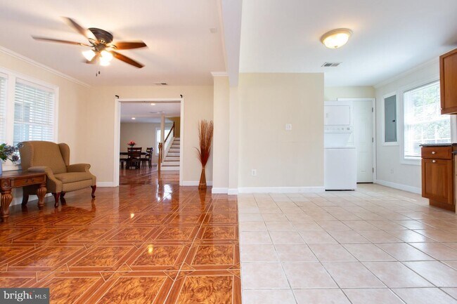 Building Photo - 303 Lincoln Ave