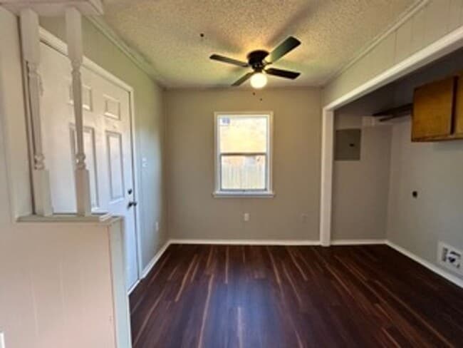 Building Photo - 212 Lawler Ave