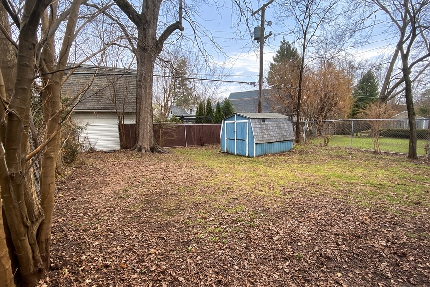 Building Photo - 119 E North Ave