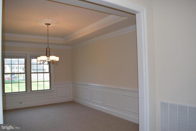 Building Photo - 42159 Tecumseh Hills Dr