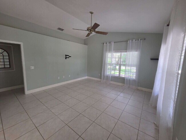 Building Photo - "Charming 2-Bed, 2-Bath North Port Retreat with Gleaming Hardwood Floors!"
