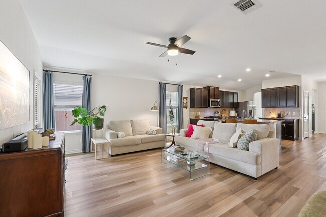 Building Photo - "Charming 3-Bedroom Haven with Granite Elegance in San Antonio!"