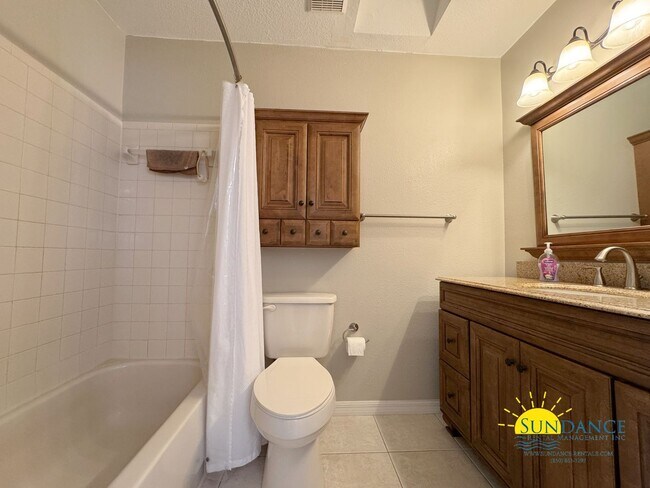 Building Photo - Charming 3-Bedroom Home in Shalimar – Conv...