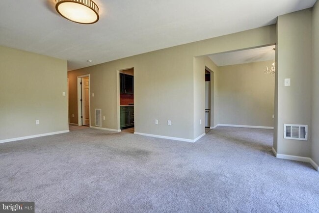 Building Photo - 325 Westridge Cir