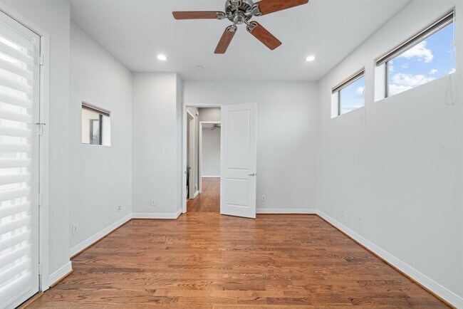 Building Photo - 2406 Dorrington St