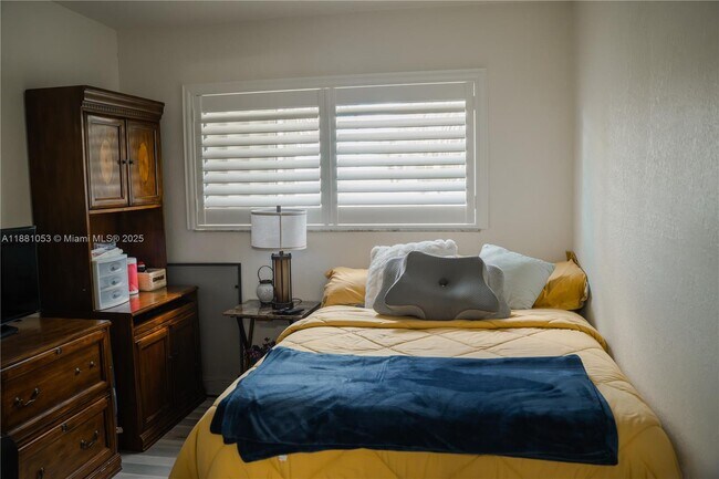 Building Photo - 7429 SW 152nd Ave