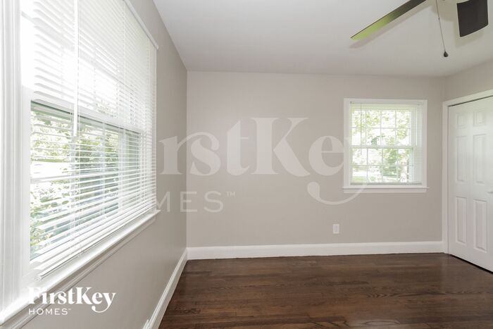 Building Photo - 5412 Hilltop Cir