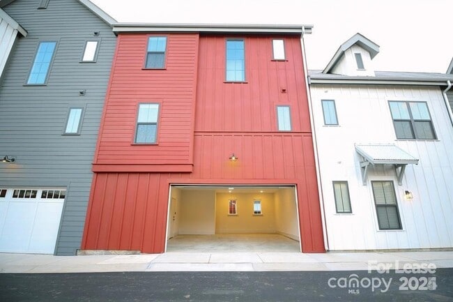 Building Photo - 2925 Commonwealth Ave