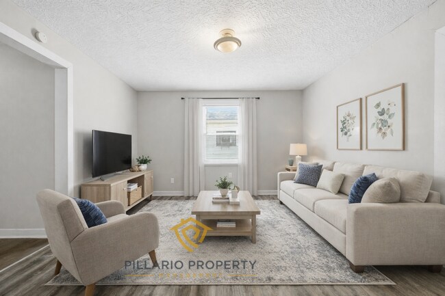 Building Photo - Updated 3 Bedroom Near Forest Manor, Available NOW!