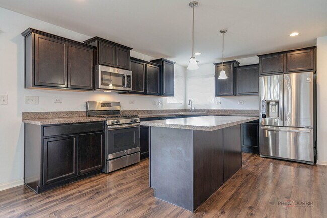 Building Photo - 202 Minuet Cir