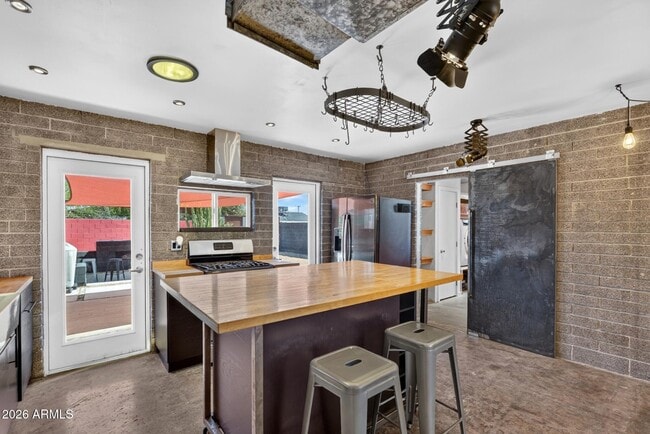 Building Photo - 346 E Papago Dr