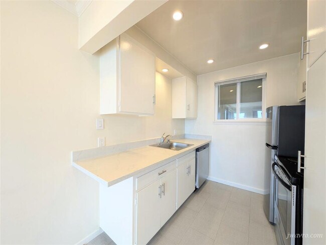 Building Photo - 60 Parkridge Dr