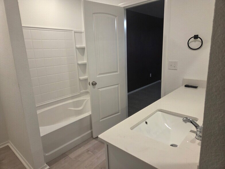 Building Photo - 8300 Fitzgerald Ln