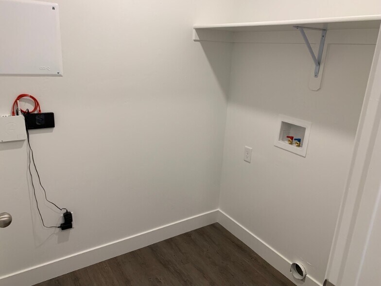 Building Photo - 452 W 85 S
