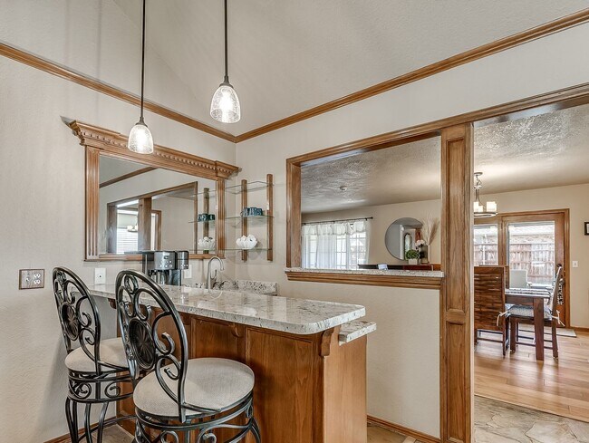 Building Photo - Fully Furnished Short Term Rental