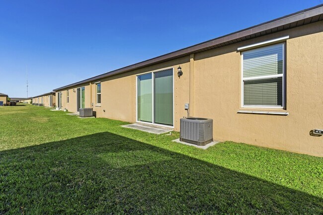 Building Photo - 1817 Party Pl