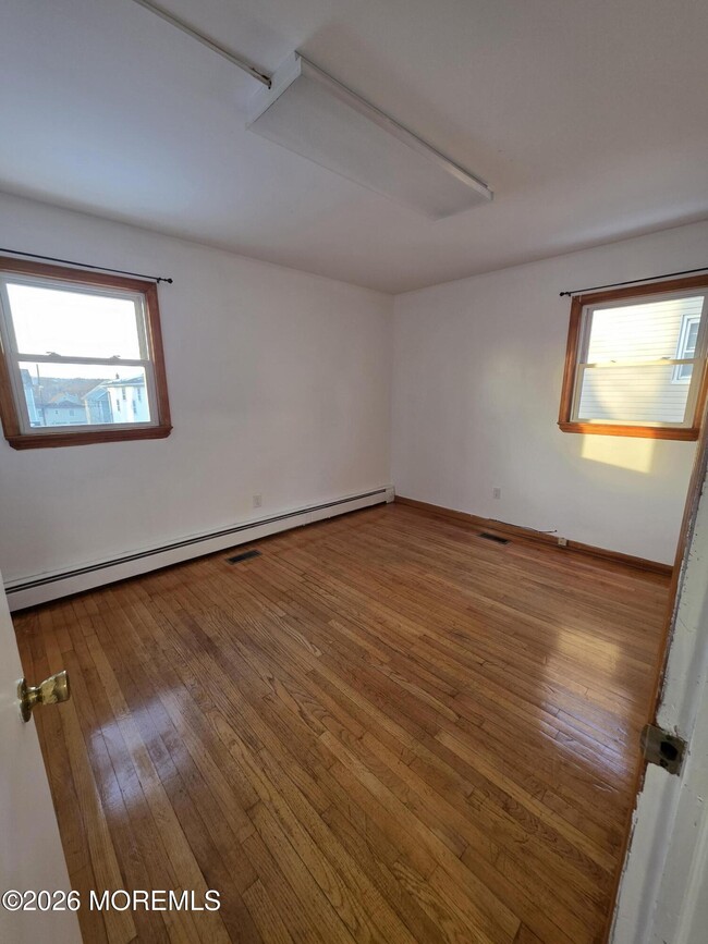 Building Photo - 71 Newark Pl