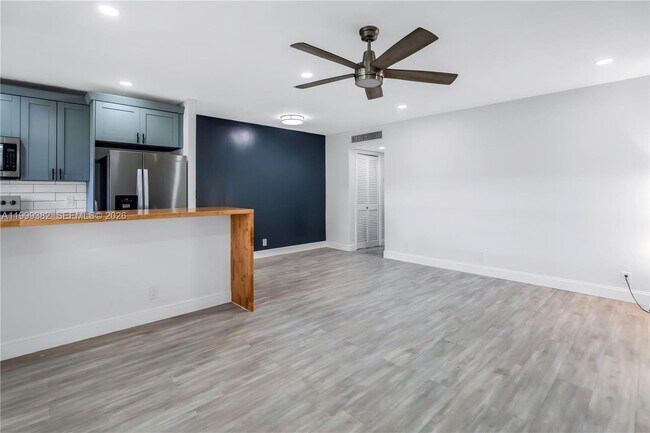 Building Photo - 5300 Washington St